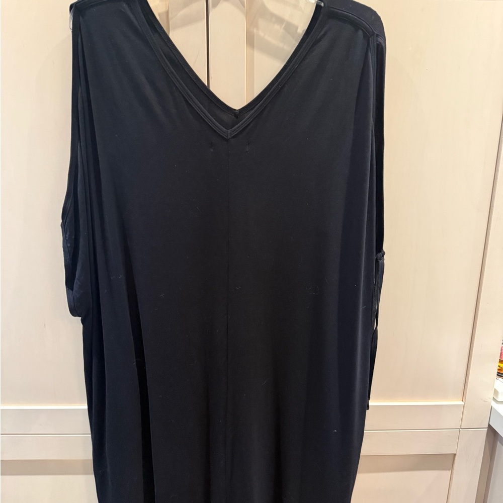 Black V-Neck Sleeveless Dress